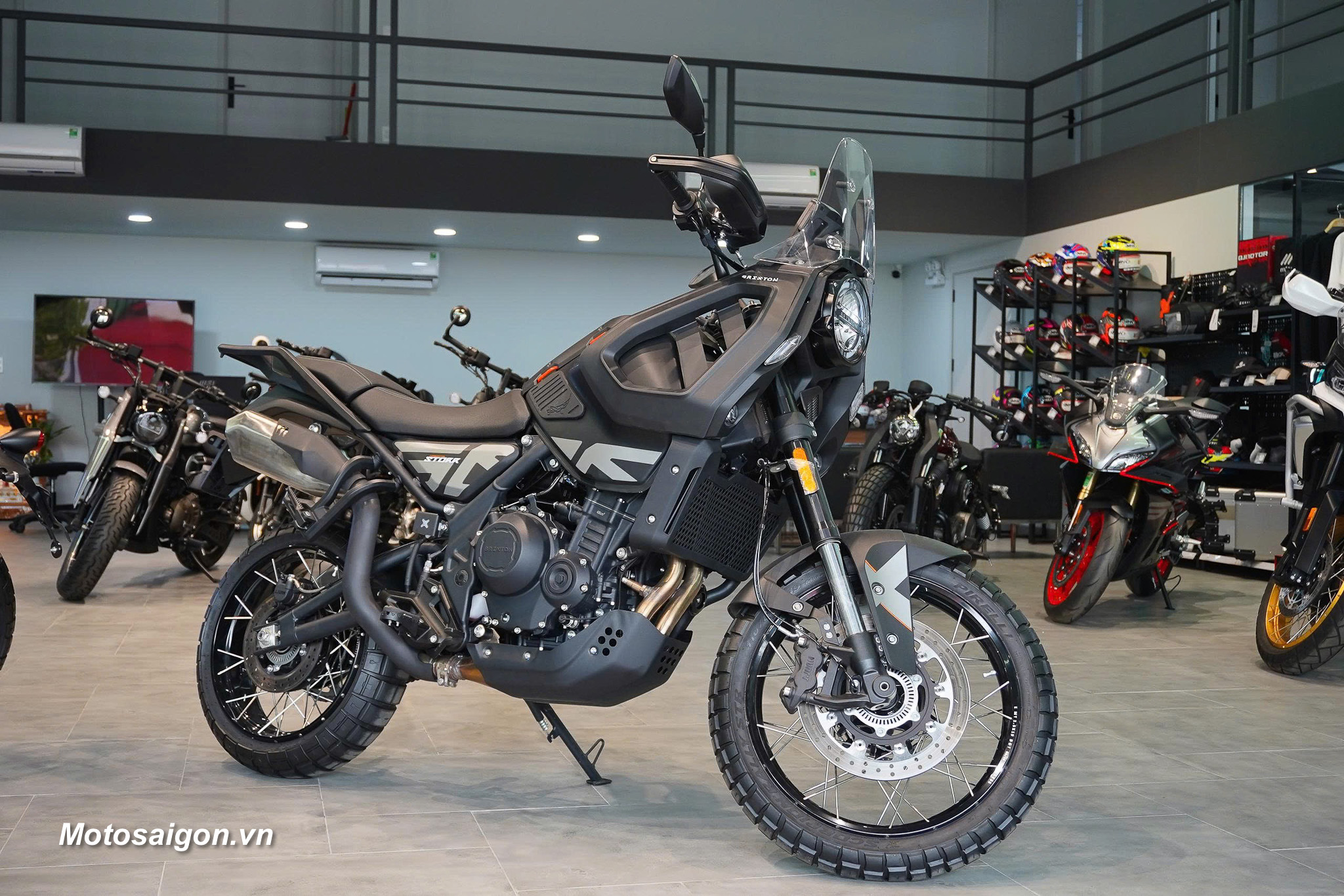 Storr 500 “cháy hàng” chỉ sau vài ngày sự quay lại ấn tượng của Brixton