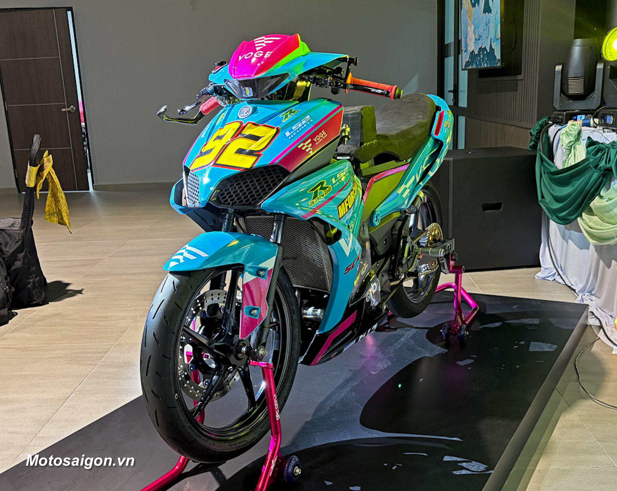 voge-fr150-formica-rossa-gia-xe-2026-motosaigon-02.jpg