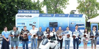 Honda e:Hub Lễ bàn giao xe máy điện Honda UC3 đầu tiên đến tay khách hàng