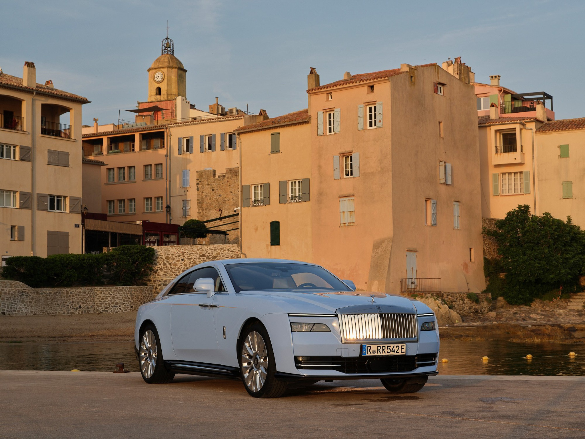 Bảng giá xe Rolls-Royce mới nhất có cả Black Badge Spectre Series II