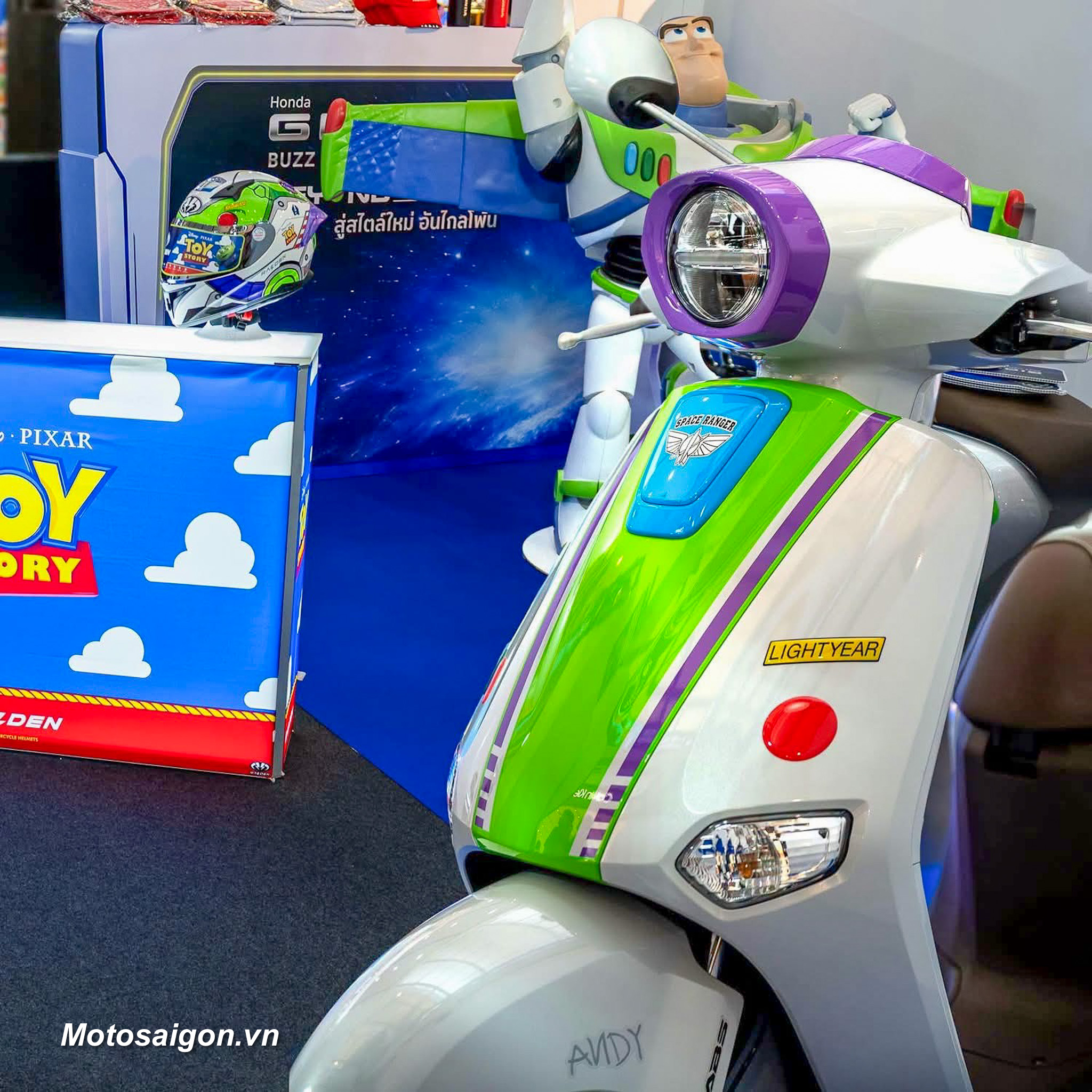 Giá xe Honda Giorno Buzz Lightning Toy Story kèm quà tặng