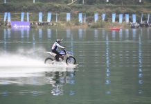 Ông Chủ ZXMoto cầm lái cào cào lập Kỷ Lục Guinness chạy xe trên mặt nước